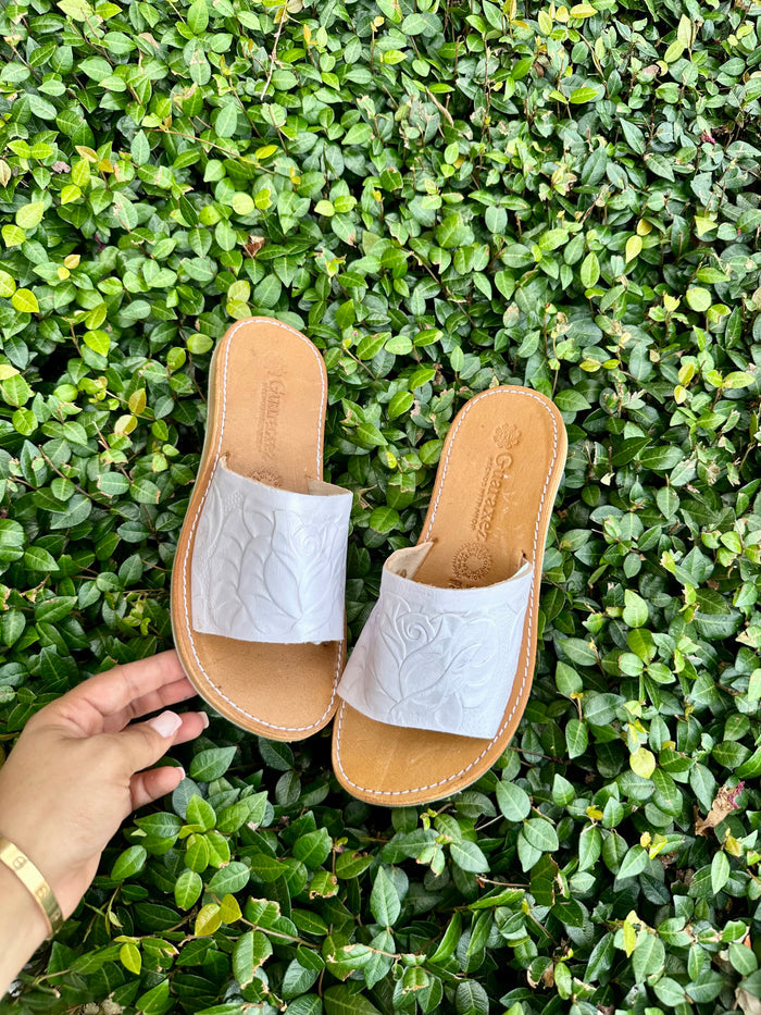 La Rosa Leather Sandals