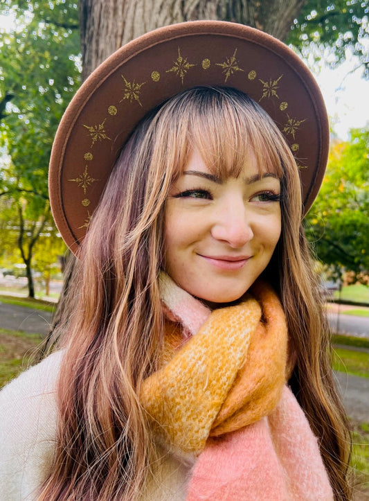 Fox & Fable - Vegan Felt Wide Brim Hat - Caramel - Gold Starburst -  -