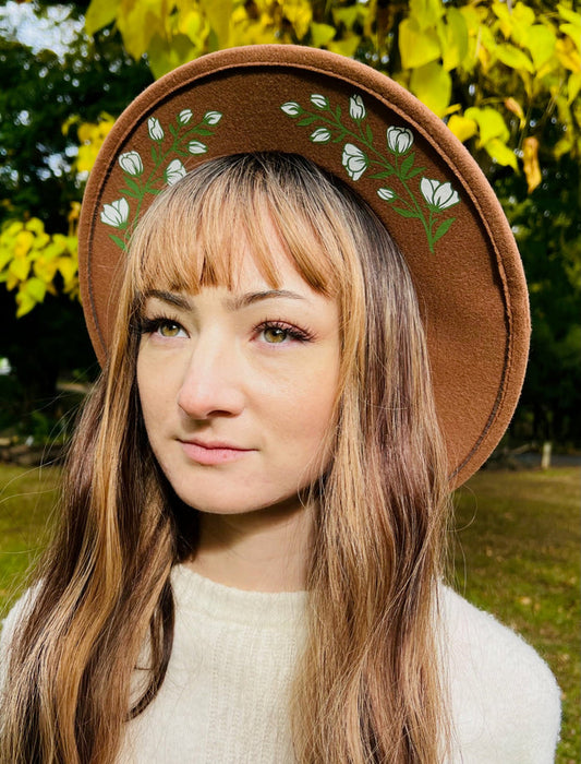 Fox & Fable - Vegan Felt Wide Brim Hat - Caramel - White Floral -  -