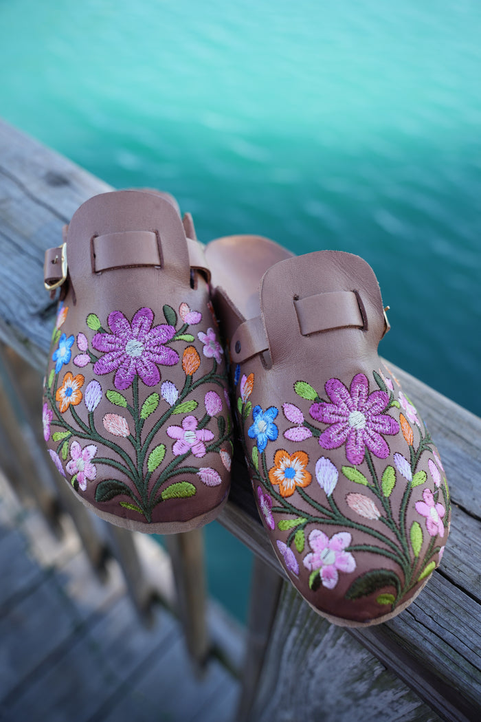 Jardin Embroidery Leather Clogs