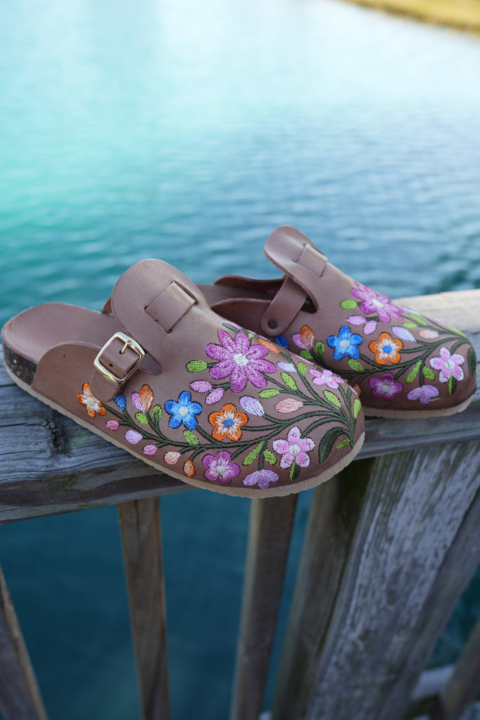 Jardin Embroidery Leather Clogs