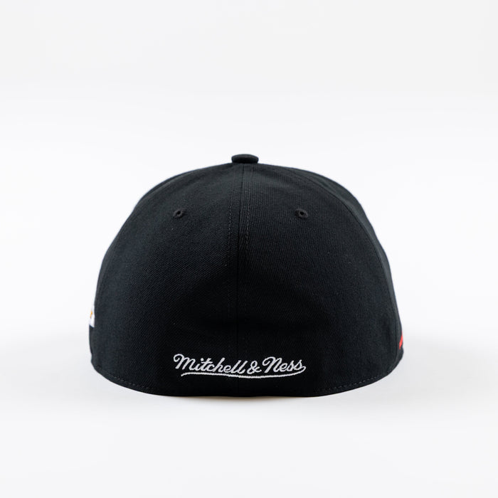 Mitchell & Ness Chicago Blackhawks Madhouse on Madison Fitted Hat